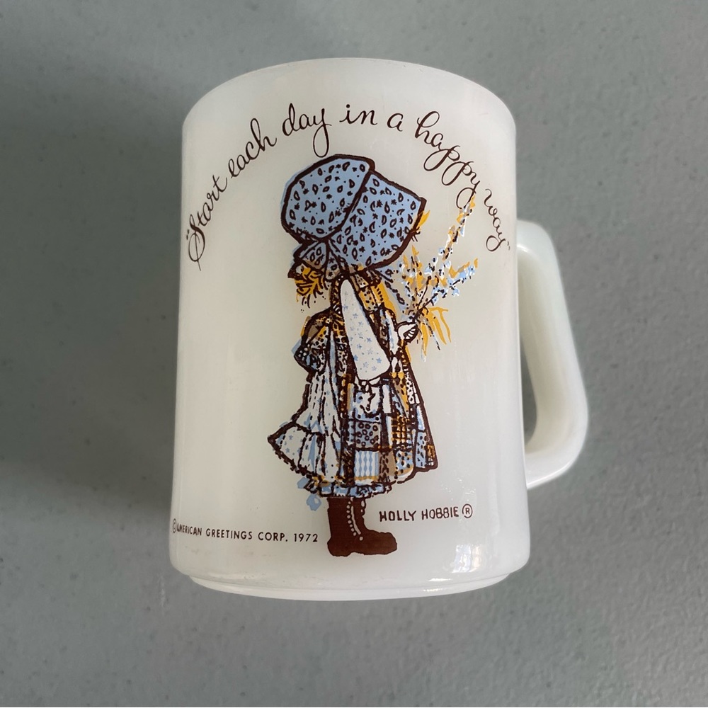 "Start Each Day in a Happy Way" Holly Hobbie 1972 Milk Glass Mug Cream